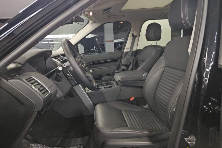 Used Land Rover Discovery 2024 360 PS S Left Front Seat