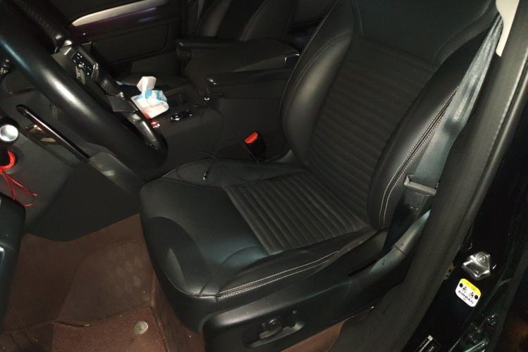 Used Land Rover Discovery 2024 360 PS Dynamic SE Left Front Seat