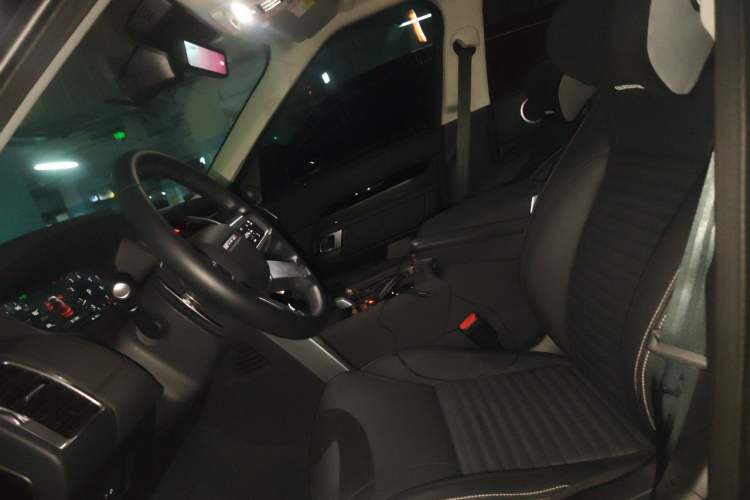 Used Land Rover Discovery 2024 300PS S Left Front Seat