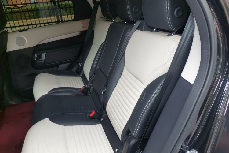 Used Land Rover Discovery 2024 360 PS Dynamic SE Left Rear Seat