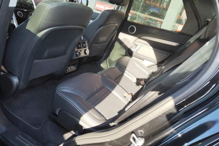 Used Land Rover Discovery 2024 360 PS Dynamic SE Left Rear Seat