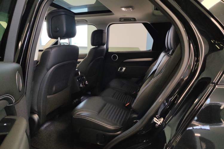 Used Land Rover Discovery 2024 360 PS Dynamic SE Left Rear Seat