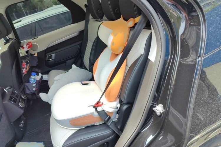Used Land Rover Discovery 2024 360 PS Dynamic SE Left Rear Seat