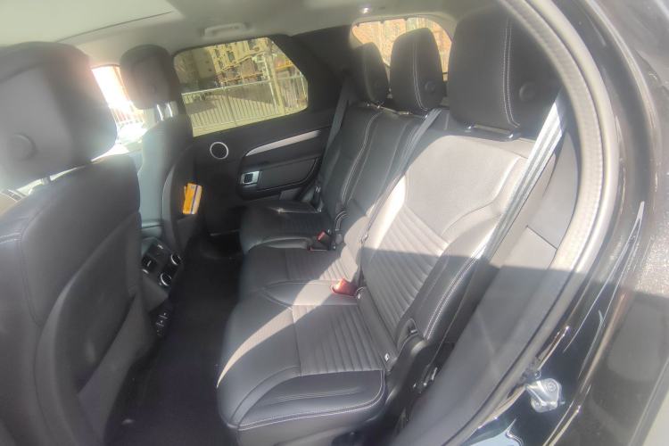 Used Land Rover Discovery 2024 360 PS Dynamic SE Left Rear Seat