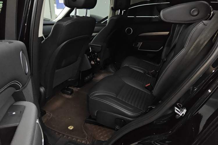 Used Land Rover Discovery 2024 360 PS Dynamic SE Left Rear Seat
