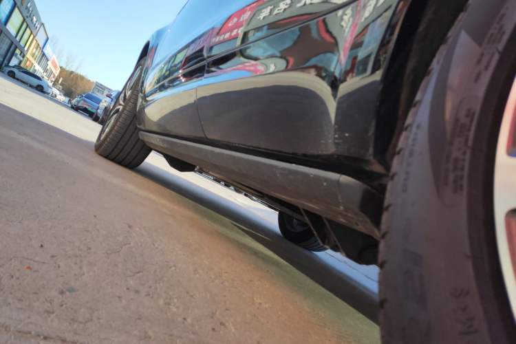 Used Land Rover Discovery 2024 360 PS Dynamic SE Left Side Sill
