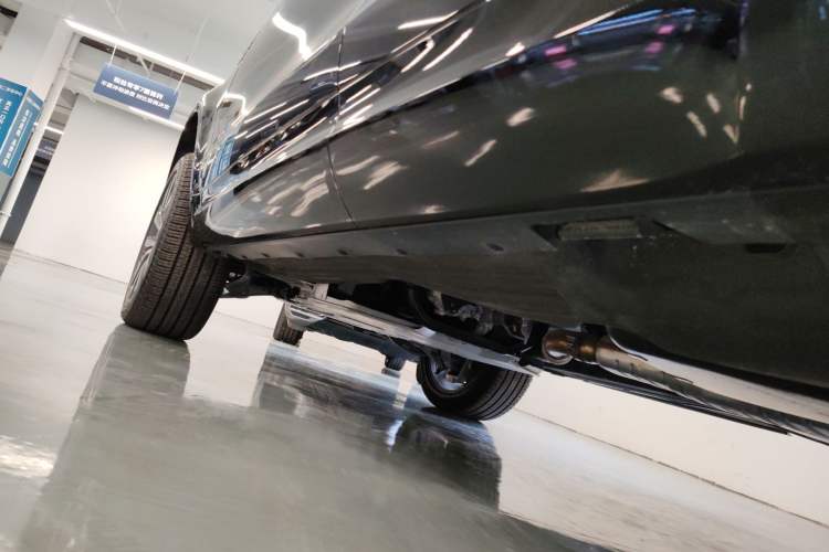 Used Land Rover Discovery 2024 360 PS Dynamic SE Left Side Sill