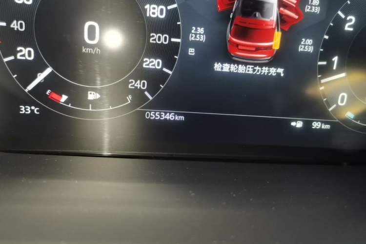 Used Land Rover Discovery 2024 360 PS Dynamic SE Odometer Close Up