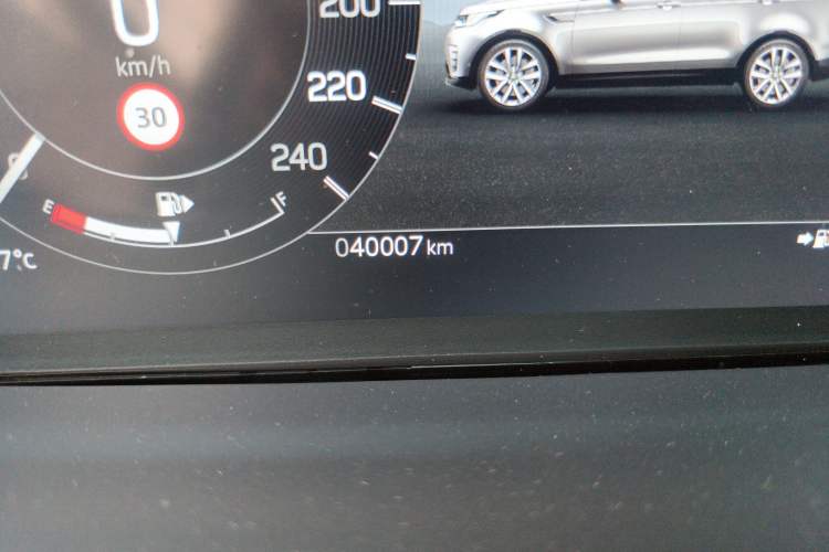 Used Land Rover Discovery 2024 360 PS Dynamic SE Odometer Close Up