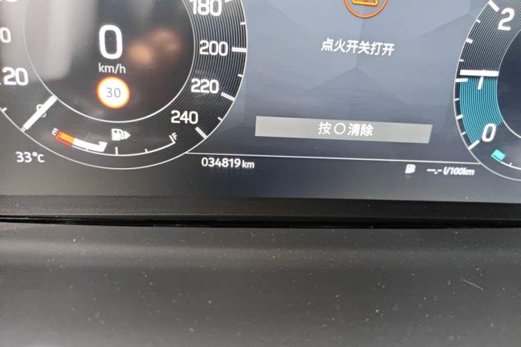 Used Land Rover Discovery  Odometer Close Up