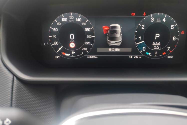 Used Land Rover Discovery 2024 360 PS Dynamic SE Odometer Close Up