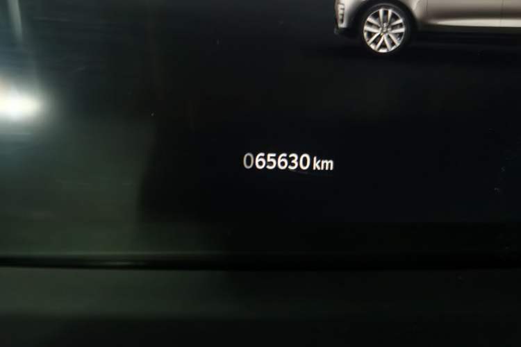 Used Land Rover Discovery 2024 360 PS S Odometer Close Up