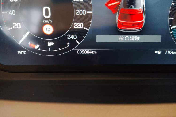 Used Land Rover Discovery 2024 360 PS S Odometer Close Up