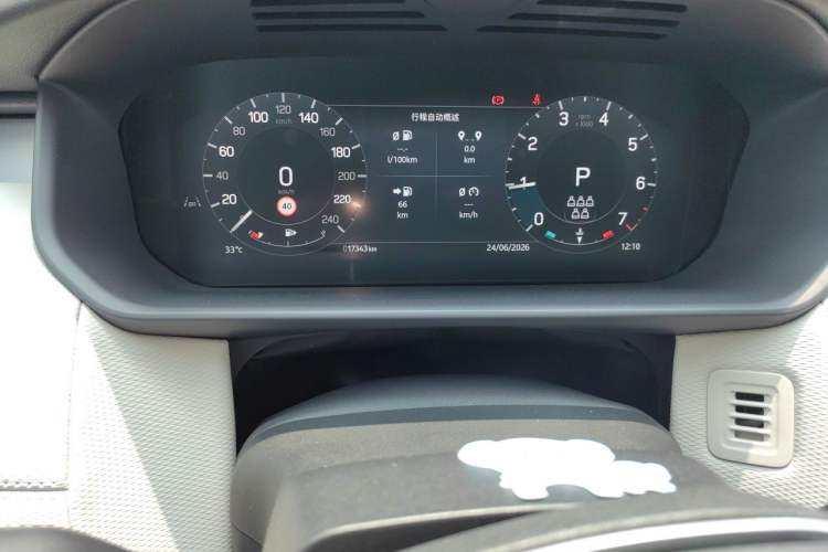 Used Land Rover Discovery 2024 360 PS Dynamic SE Odometer Close Up