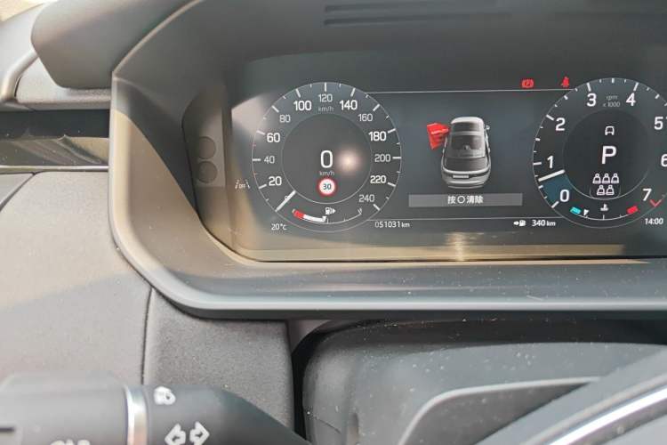 Used Land Rover Discovery 2024 360 PS S Odometer Close Up