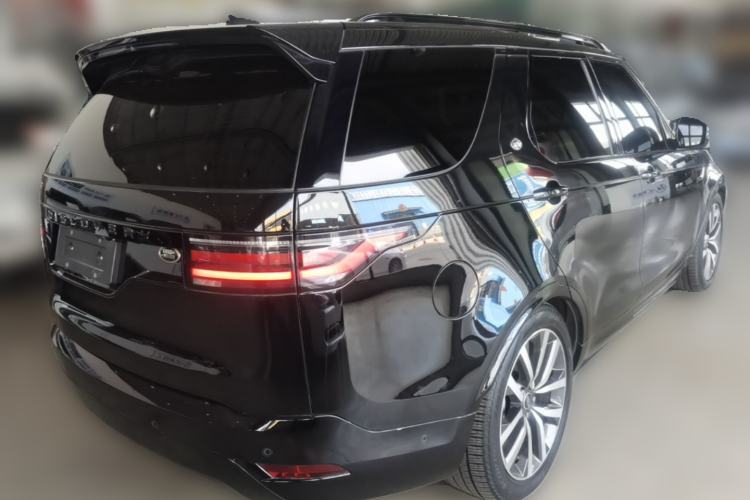 Used Land Rover Discovery 2024 360 PS Dynamic SE Rear Right 45 Deg