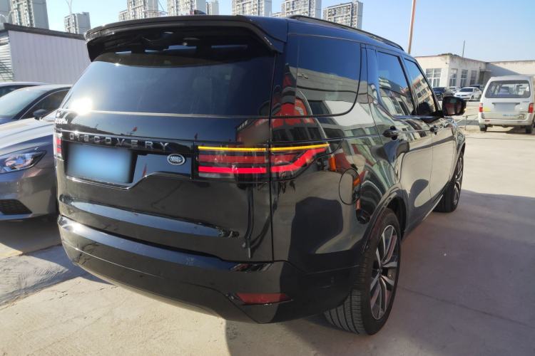 Used Land Rover Discovery 2024 360 PS Dynamic SE Rear Right 45 Deg