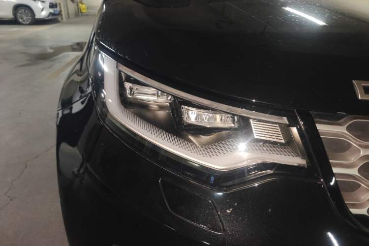 Used Land Rover Discovery 2024 360 PS S Right Front Headlight