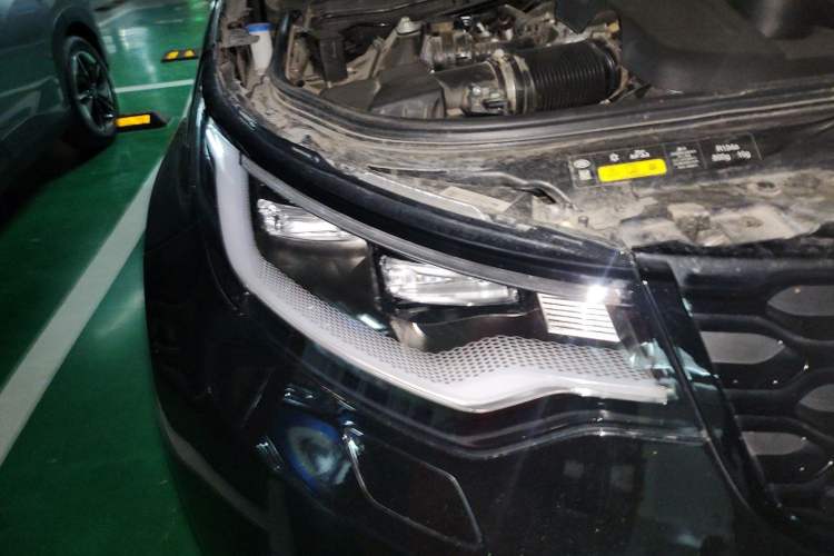 Used Land Rover Discovery 2024 360 PS S Right Front Headlight