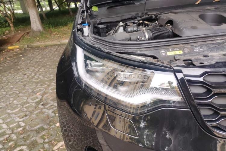 Used Land Rover Discovery 2024 360 PS Dynamic SE Right Front Headlight