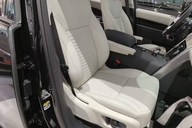 Used Land Rover Discovery 2024 360 PS S Right Front Seat