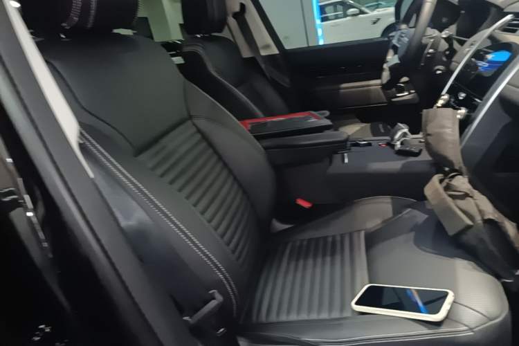 Used Land Rover Discovery 2024 360 PS S Right Front Seat