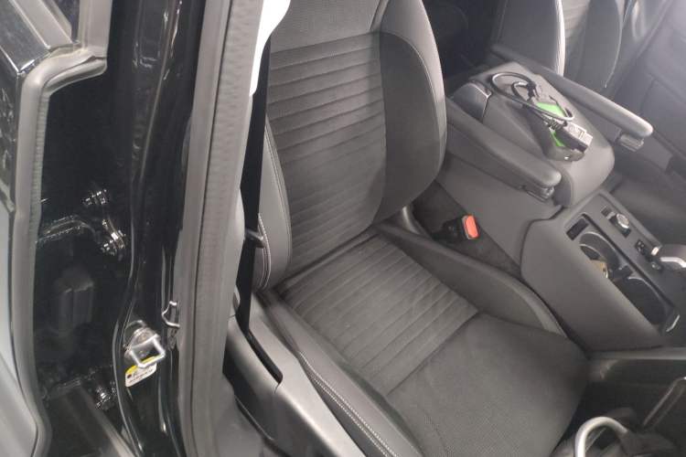 Used Land Rover Discovery 2024 360 PS S Right Front Seat