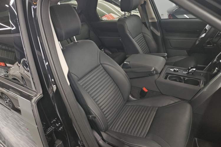 Used Land Rover Discovery 2024 360 PS S Right Front Seat