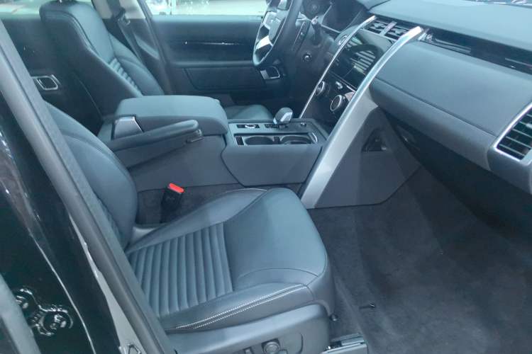 Used Land Rover Discovery 2024 360 PS S Right Front Seat