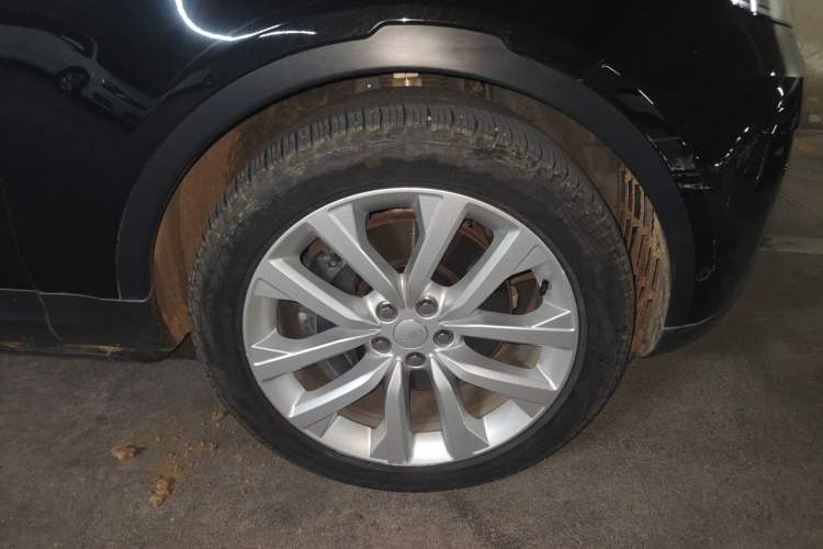 Used Land Rover Discovery 2024 360 PS S Right Front Wheel Hub