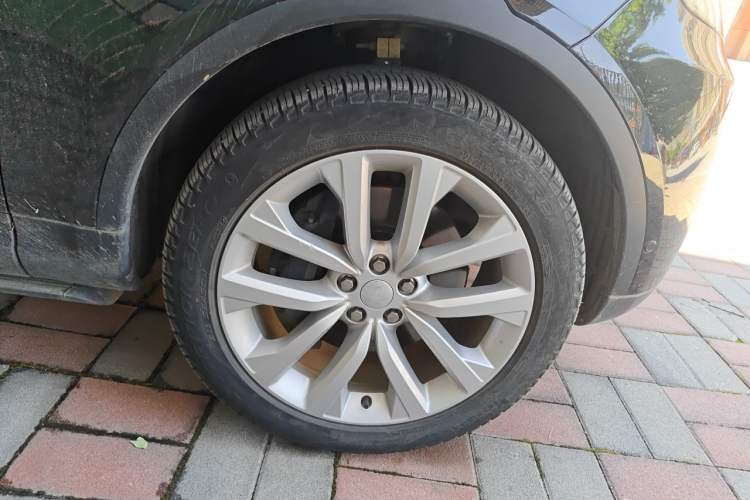 Used Land Rover Discovery  Right Front Wheel Hub