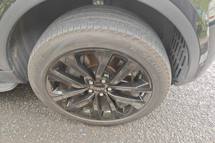 Used Land Rover Discovery 2024 360 PS S Right Front Wheel Hub