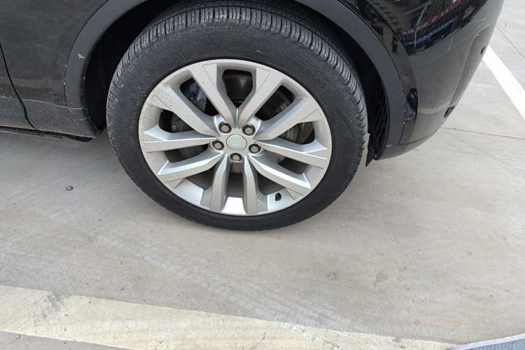 Used Land Rover Discovery 2024 360 PS S Right Front Wheel Hub