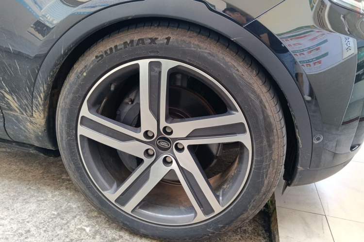 Used Land Rover Discovery 2024 360 PS S Right Front Wheel Hub