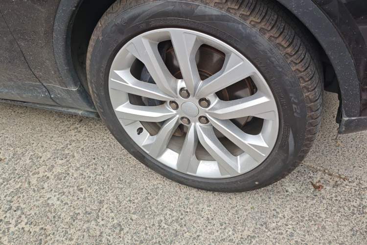 Used Land Rover Discovery 2024 360 PS S Right Front Wheel Hub