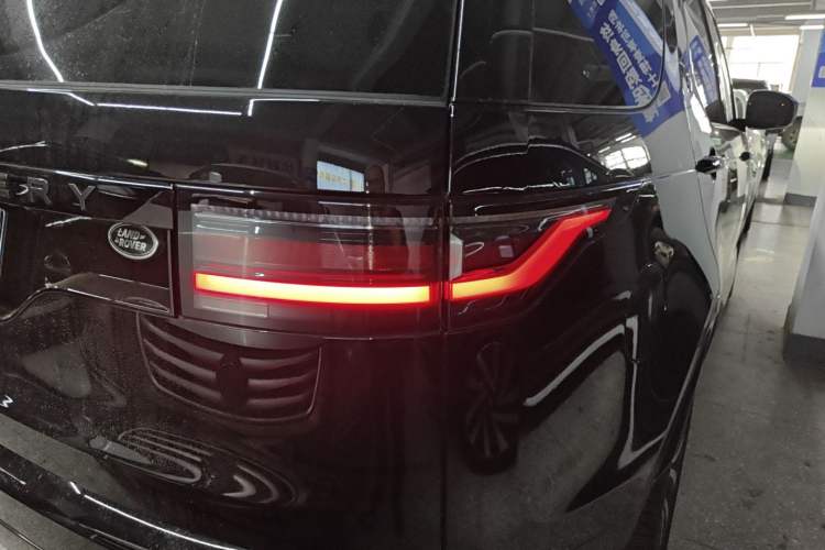 Used Land Rover Discovery 2024 360 PS Dynamic SE Right Rear Taillight