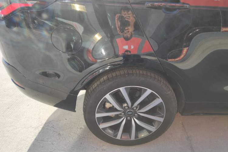 Used Land Rover Discovery 2024 360 PS Dynamic SE Right Rear Wheel Hub