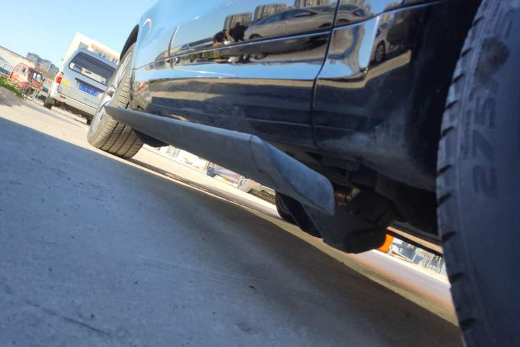 Used Land Rover Discovery 2024 360 PS Dynamic SE Right Side Sill