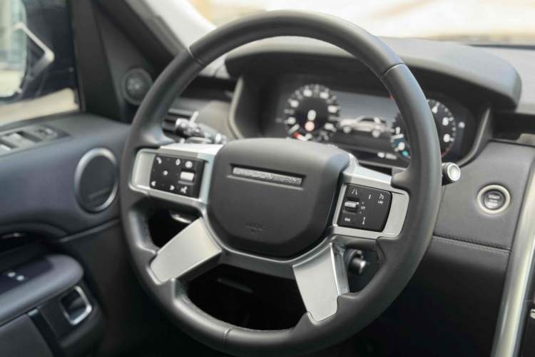 Used Land Rover Discovery 2024 360 PS S Steering Wheel
