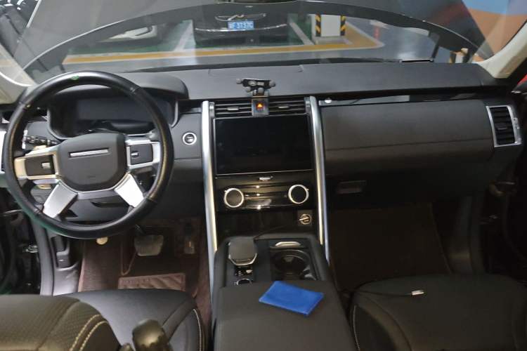 Used Land Rover Discovery 2024 360 PS S Steering Wheel