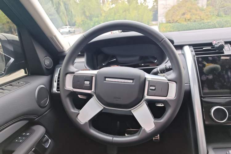 Used Land Rover Discovery 2024 360 PS Dynamic SE Steering Wheel