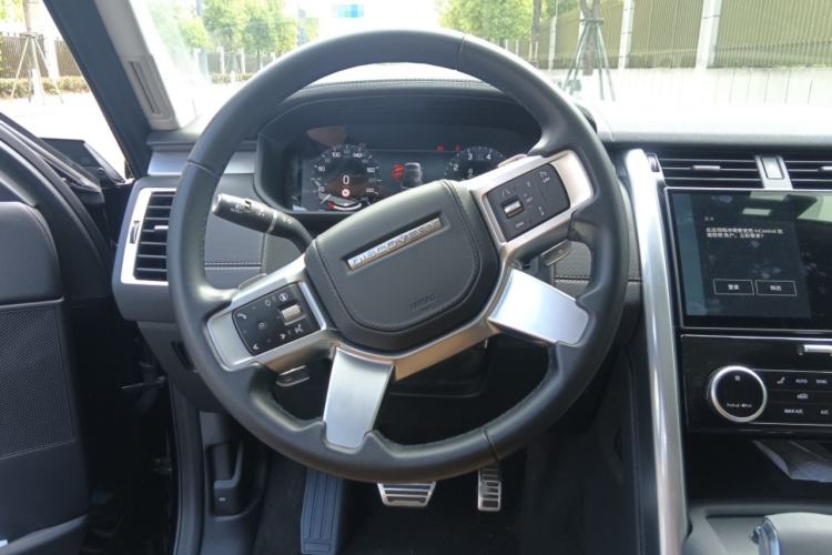 Used Land Rover Discovery 2024 360 PS Dynamic HSE Steering Wheel