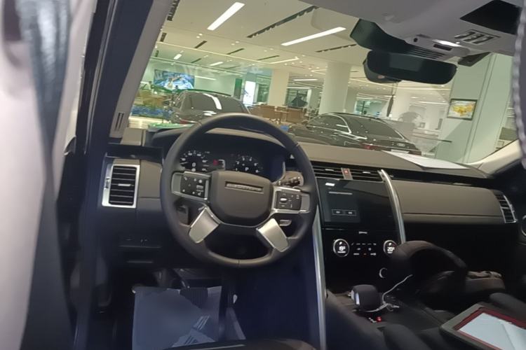 Used Land Rover Discovery 2024 360 PS S Steering Wheel