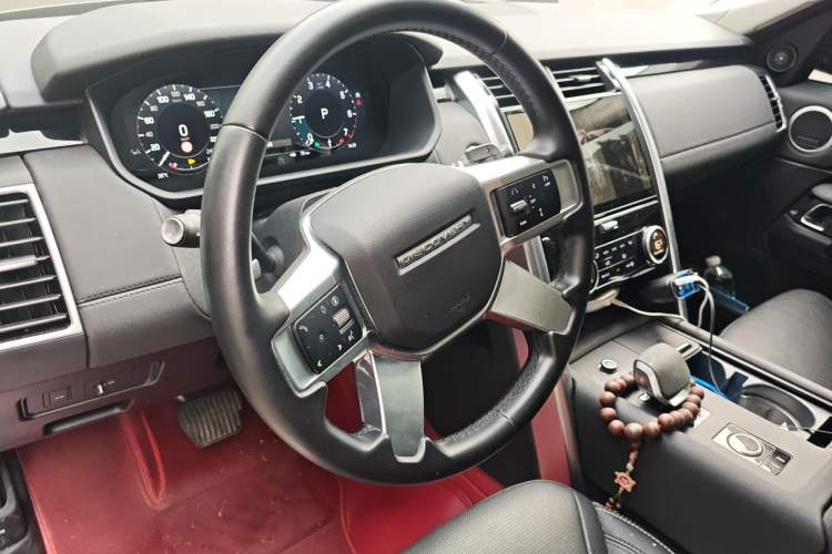 Used Land Rover Discovery 2024 360 PS S Steering Wheel