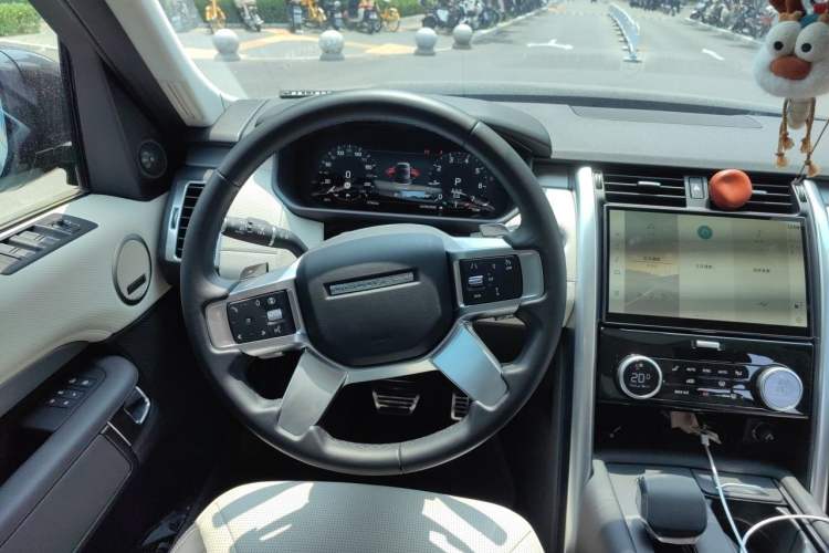 Used Land Rover Discovery 2024 360 PS Dynamic SE Steering Wheel