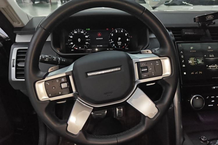 Used Land Rover Discovery 2024 360 PS Dynamic SE Steering Wheel
