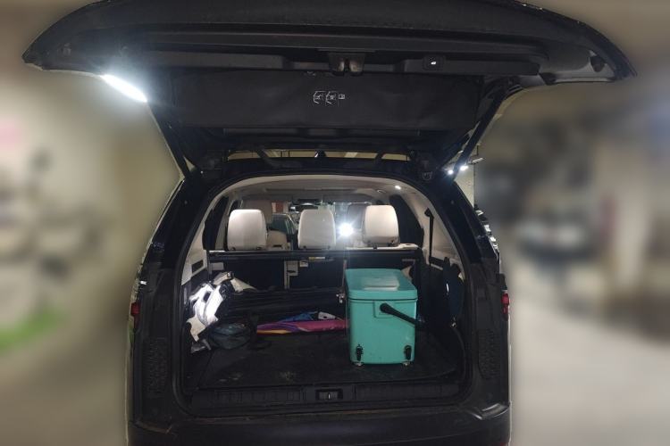 Used Land Rover Discovery 2024 360 PS S Trunk