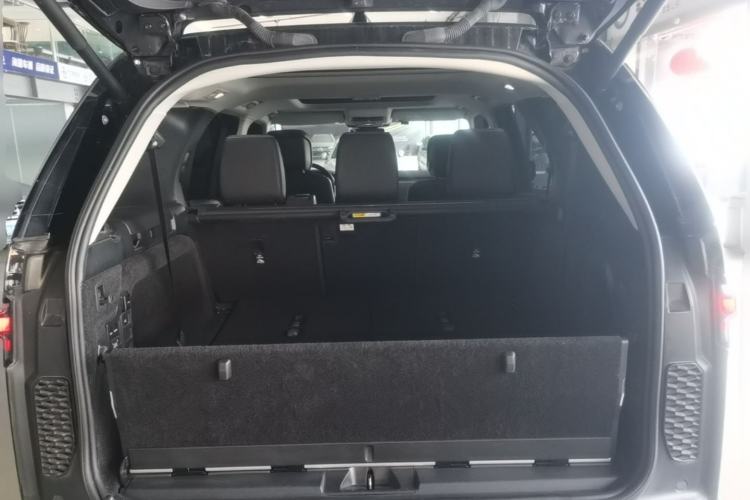 Used Land Rover Discovery 2024 360 PS Dynamic SE Trunk