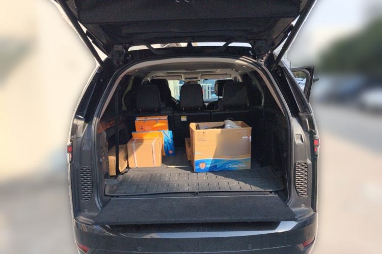 Used Land Rover Discovery 2024 360 PS Dynamic SE Trunk