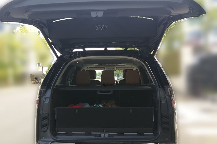 Used Land Rover Discovery 2024 360 PS Dynamic HSE Trunk